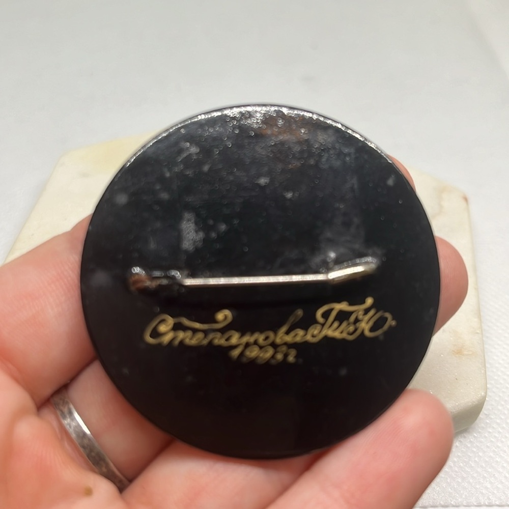Vintage Russian hand painted brooch - Picture 3 of 3